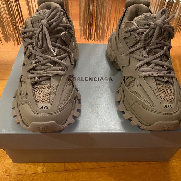 BALENCIAGA WOMEN'S TRACK SNEAKER RECYCLED SOLE IN BEIGE - Picture 4 of 6